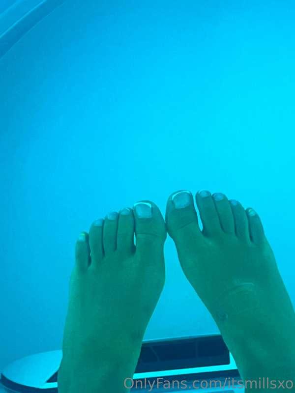 👣