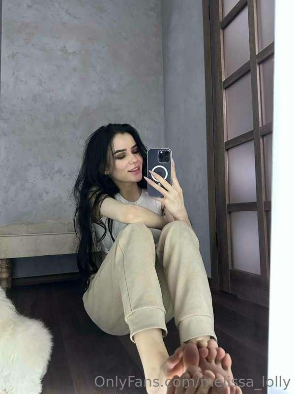 I'll be yours if you make me smile 😇😇😇