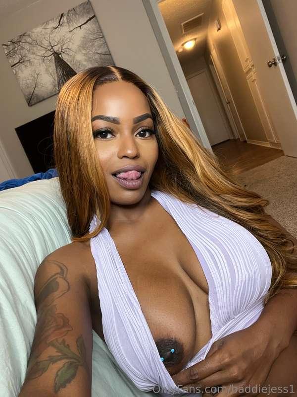 I'm so horny right now babe, cum play with me😈 👅