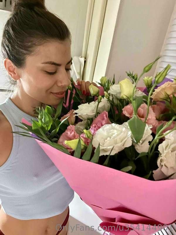 Give girls flowers and spoil them😘😋