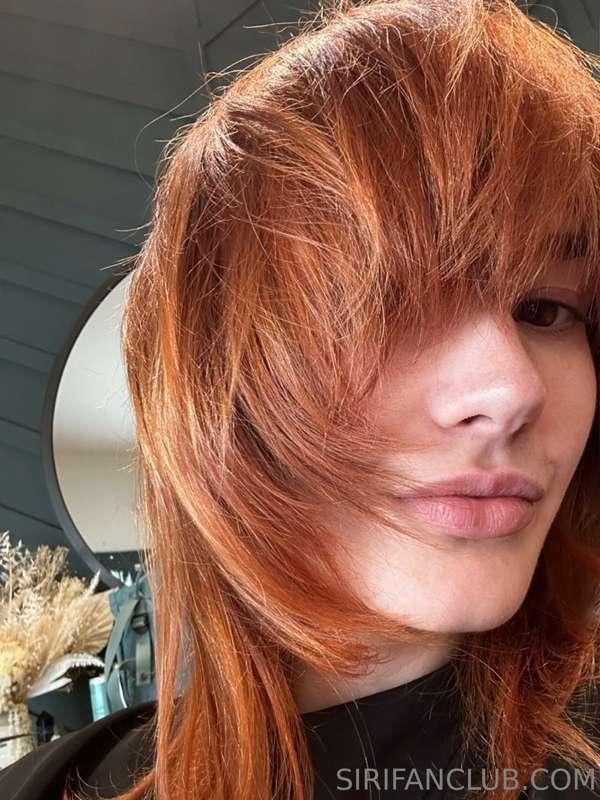 👩🏻‍🦰