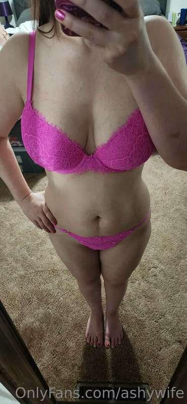 Titty Tuesday! I'm feeling frisky 😜 I need to be bent over t..