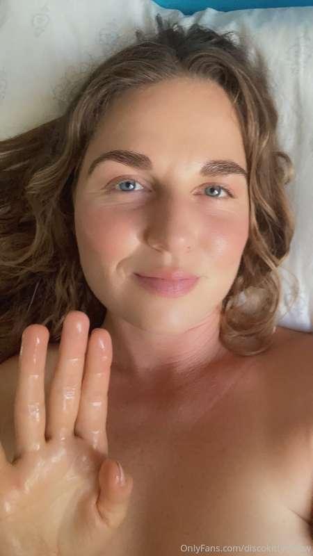 Wanna see how my fingers got so wet? Check your inbox 😉