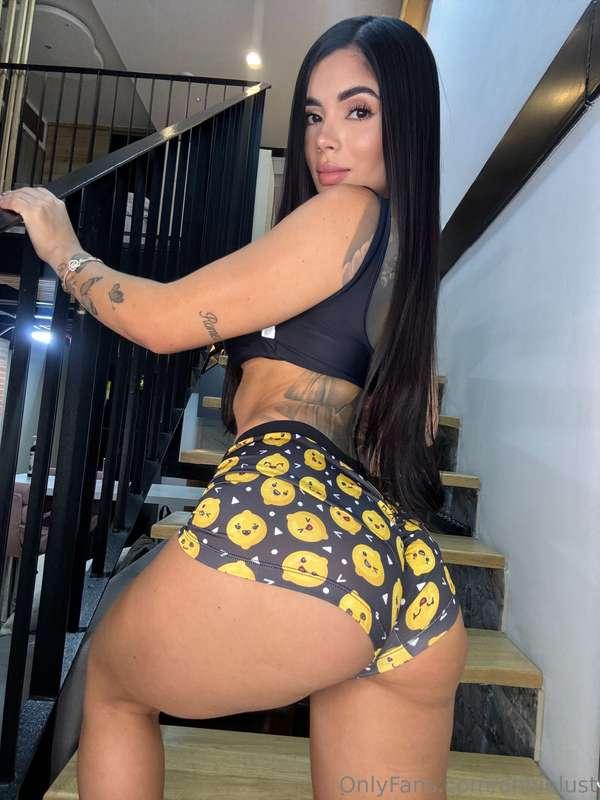 I'm online right now papii, cum and plaay 😈💦