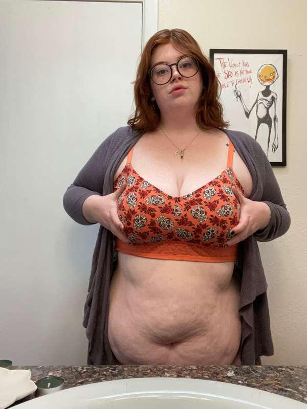 Happy new year from me and my extra fluffy holiday tummy 😝