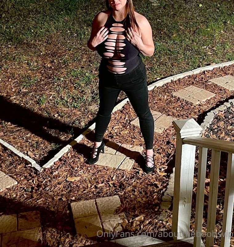 Behind the scenes @ A nighttime garden shoot. 🌙 ✨ 🌟 🌝 trust ..