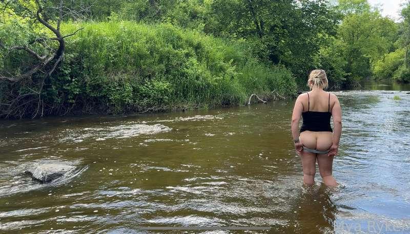 Camping by the creek 🏕️ I’m going to get dirty tonight 💦

#nature #outdoors #booty #butt #outside #camping