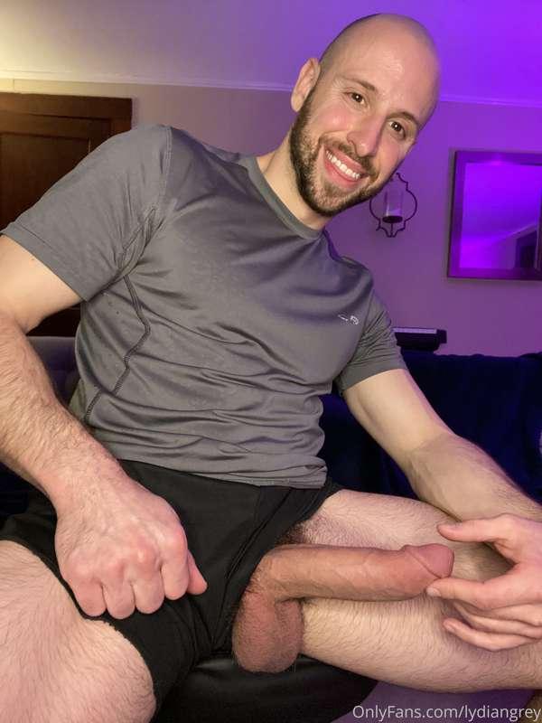 👾