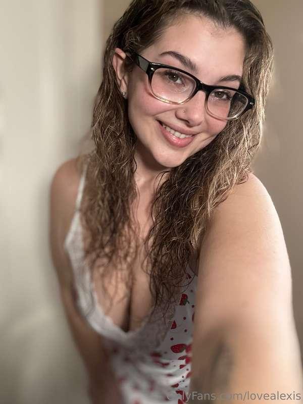 Sending you sweet naughty dreams about me 😙