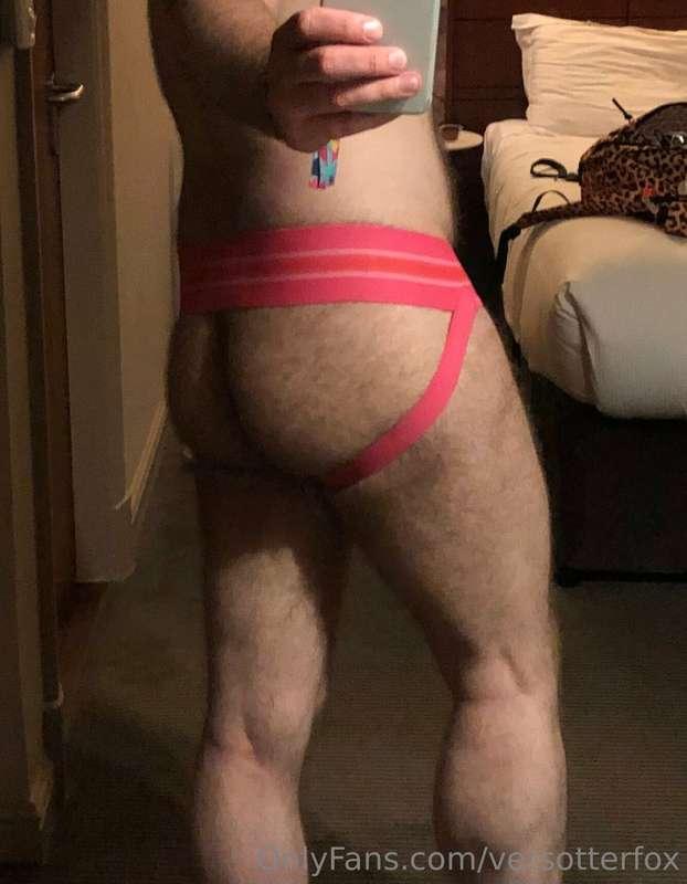 Hotel room horniness 😜