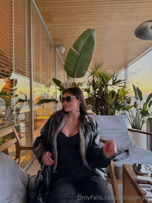 Whaaat? Take a walk with a friend without stopping for a sna..