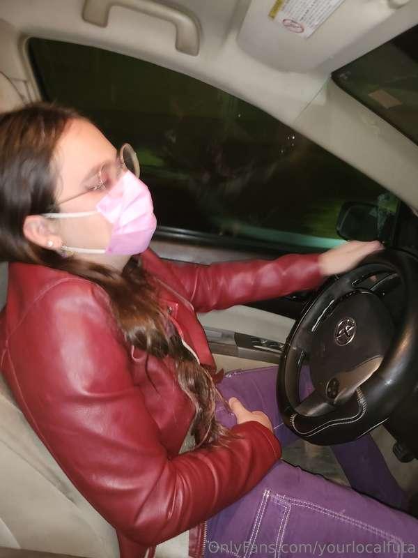 happy new years, everybody !! here's futa driving with a har..