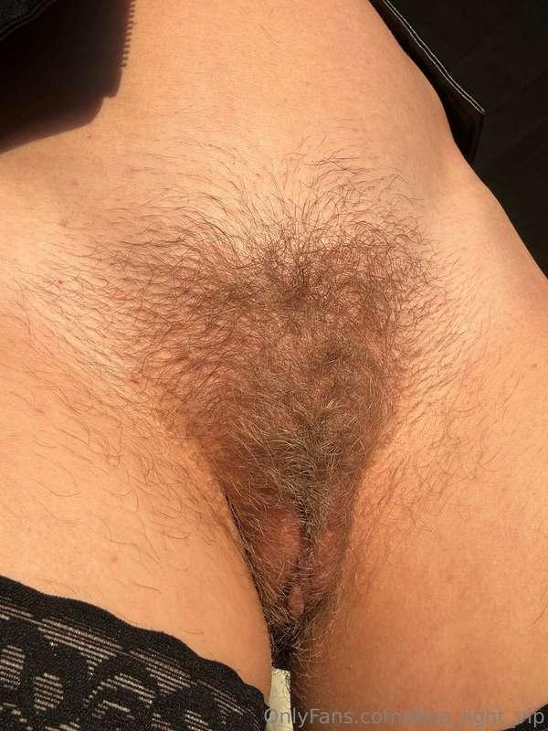 Showing off my favorite little detail. Can you handle this b..