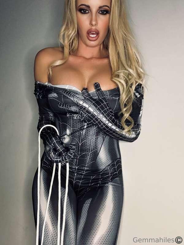 Want to see just how flexible this suit can be?😈😏