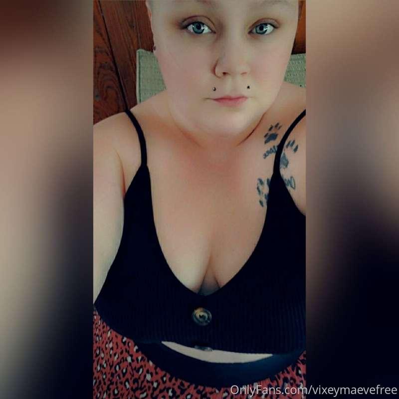 Gimme kisses 🥺😘😘
https://onlyfans.com/vixeymaeve