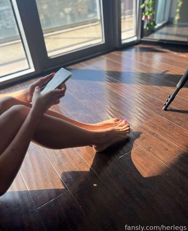 My feet own you. Remember that my feet are your sex life. 

You do not deserve 🐱.... only worshiping a y0ung Goddess' feet is what you need. 

😈
