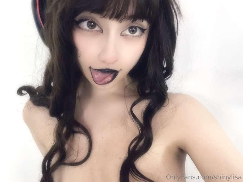 Your beautiful Lisa reporting 😋😋 Have you already jerked off..