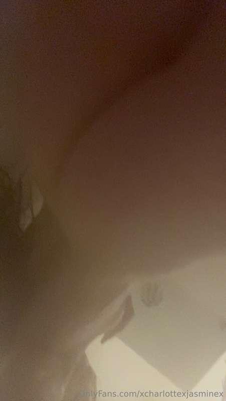 Some low quality high value Shower booty pics hehe