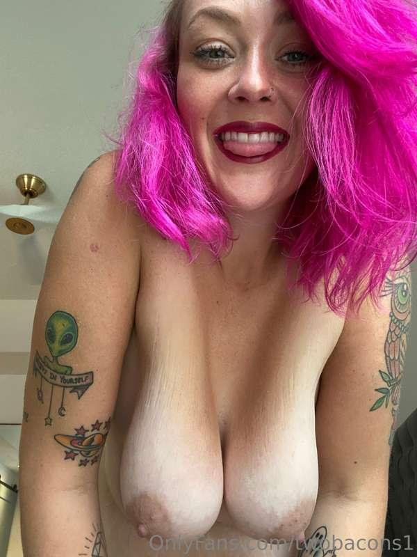 Happy Friday babes 😘😘