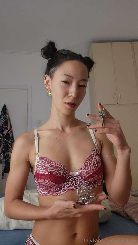 Sub to my premium page @kirapynk if you're a beta who deserv..