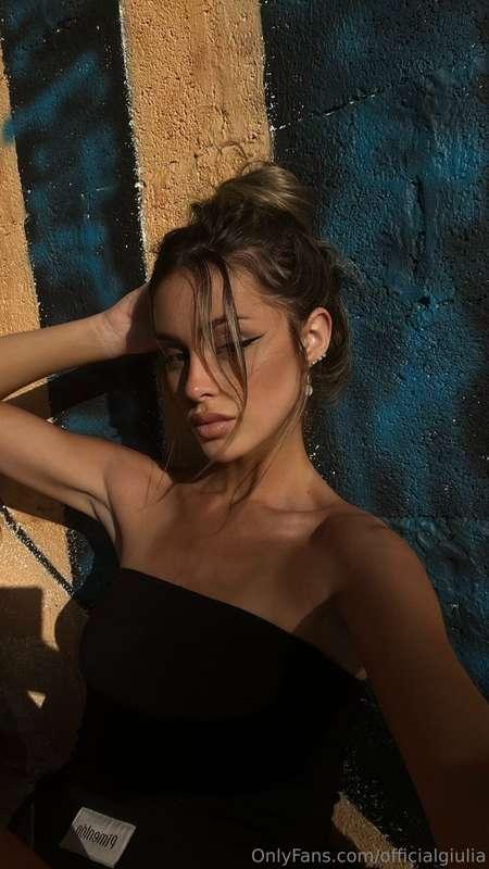 ⚡️@officialgiulia NOW WET⚡️Oh my god @officialgiulia wants y..