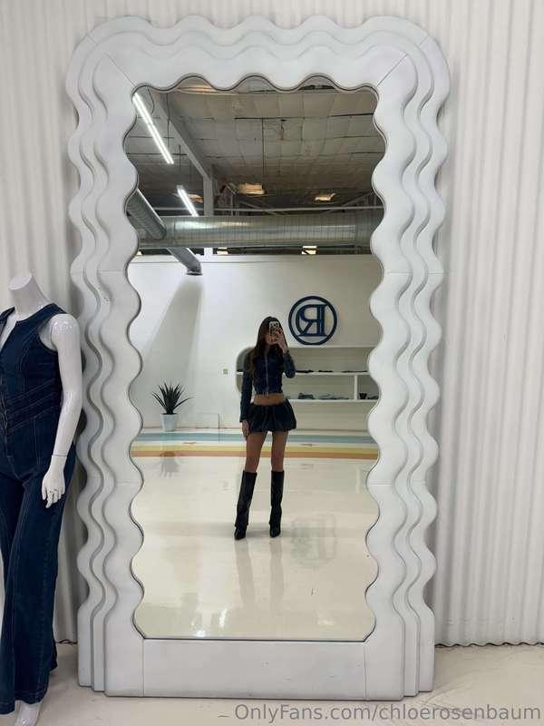 perfect outfit doesnt exist...🤭