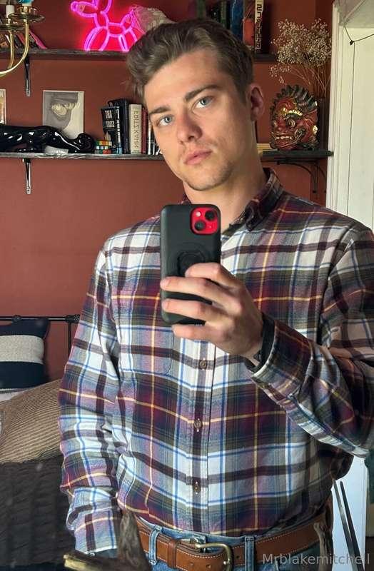 Mirror selfie for today 🤠