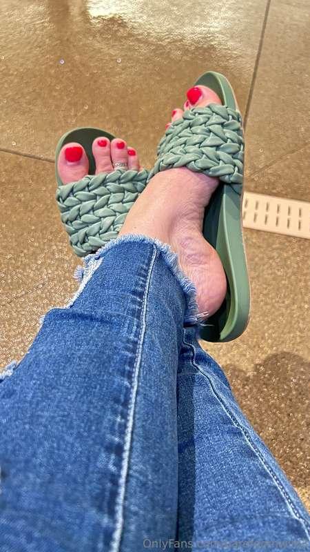 These sandals with my red toes is 🔥🔥🔥