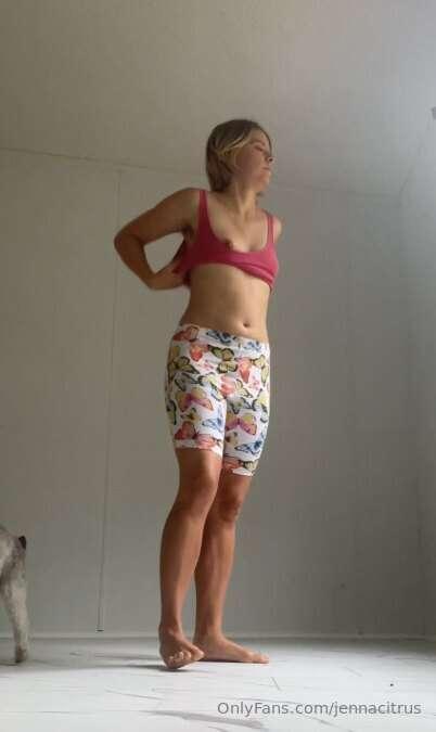 Cum get ready with me. A minute of naked me stretching and t..