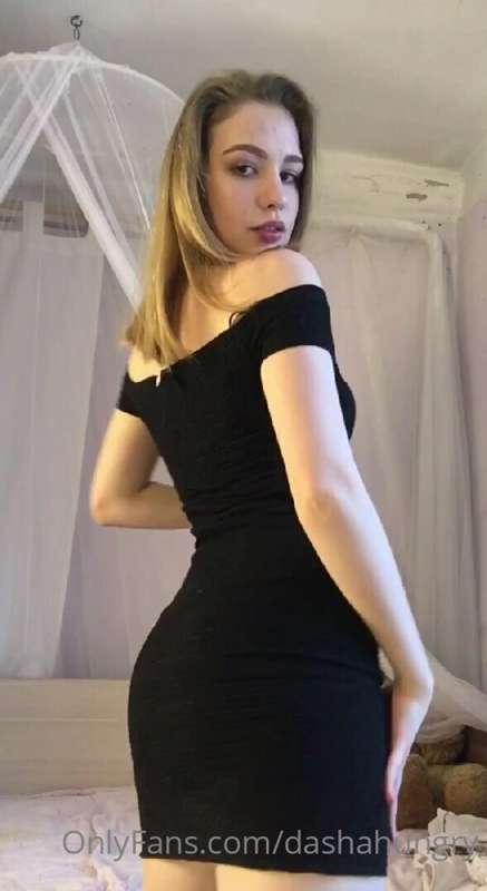 Today I'm going to work in this sexy black dress😲😍, it's so ..