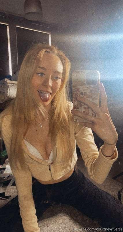 HAPPY MONDAY