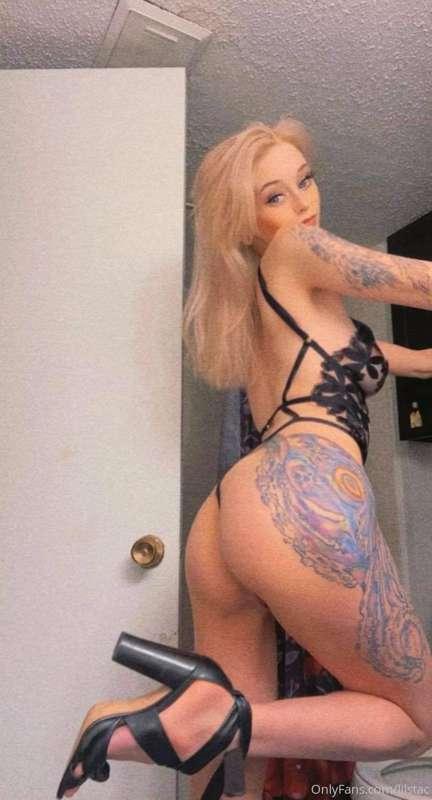 subscribe to this beautiful petite blondie for this month fr..