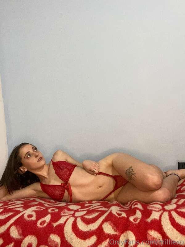 I wanna be your naughty little elf 🤭
