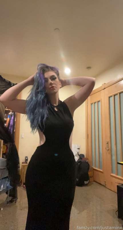 Not sure how I feel about this dress!! GOING OUT TODAY TO SHOP FOR STREAMER AWARDS TODAY ON AMMO AND QTS STREAM! A bunch of my cute new sets and ears arrived! Will be taking pics of them to post for 25 subs and also sending out ppvs! 