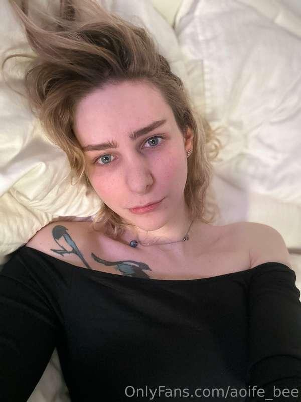 finally back in my own bed. i did a little bit of makeup and..