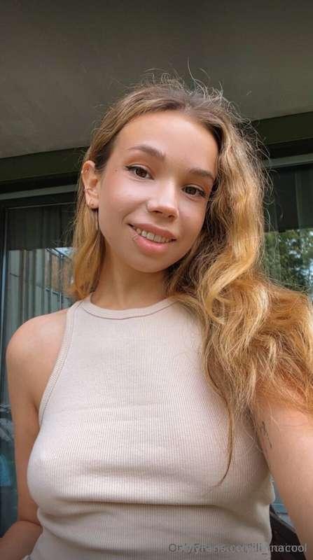 🔥𝗙𝗥𝗘𝗘 𝗢𝗡𝗟𝗬 𝗡𝗢𝗪🔥@lili_corinne This cutie loves to moan sweetl..