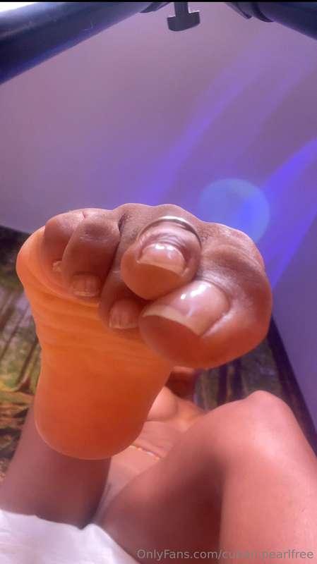 Come to worship my natural nails😈 and my soft soles👣 You lov..