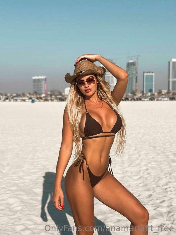 Imagine, you and me on the beach? 🏝️