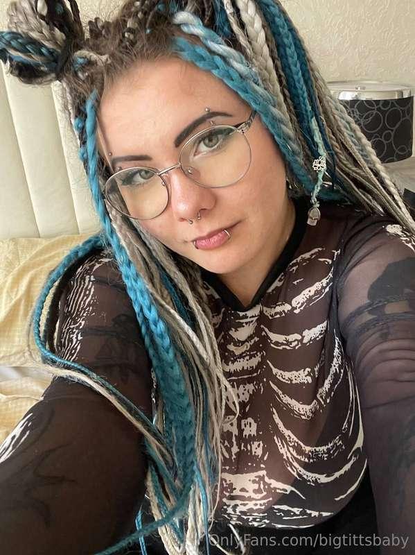 Trying a new style today… Do you approve?😘