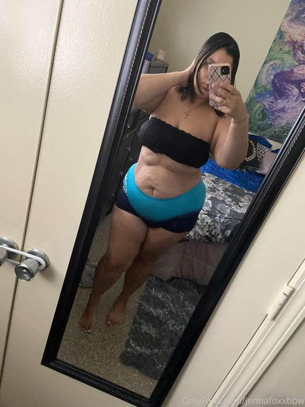Do y’all like the weight gain? Do y’all want stomach fetish ..