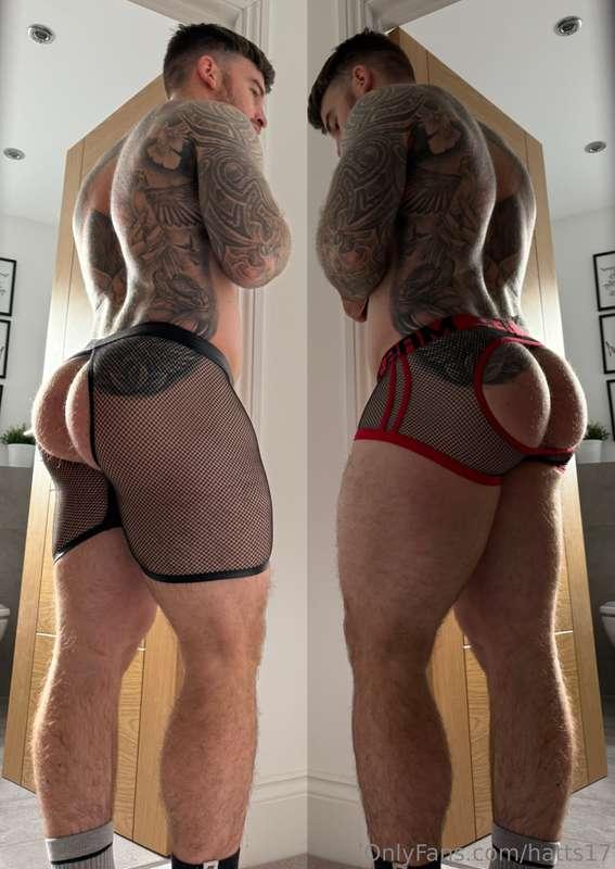 Left or right 🍑😉