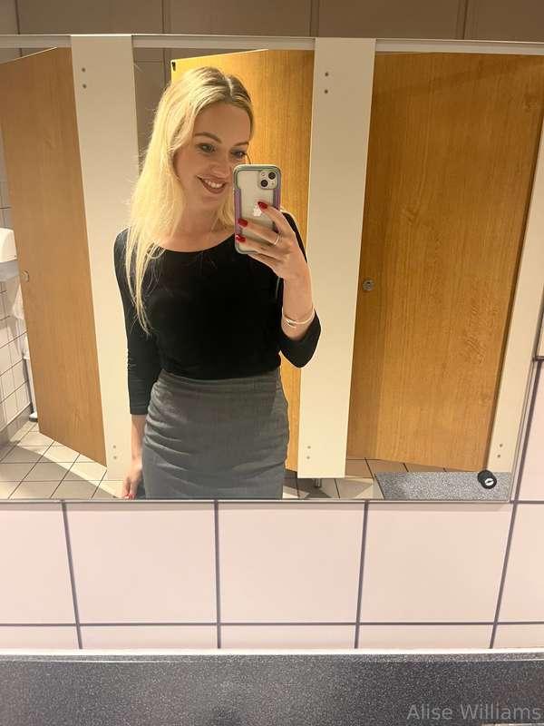 Ending the week with again another work selfie! I’m sorry yo..