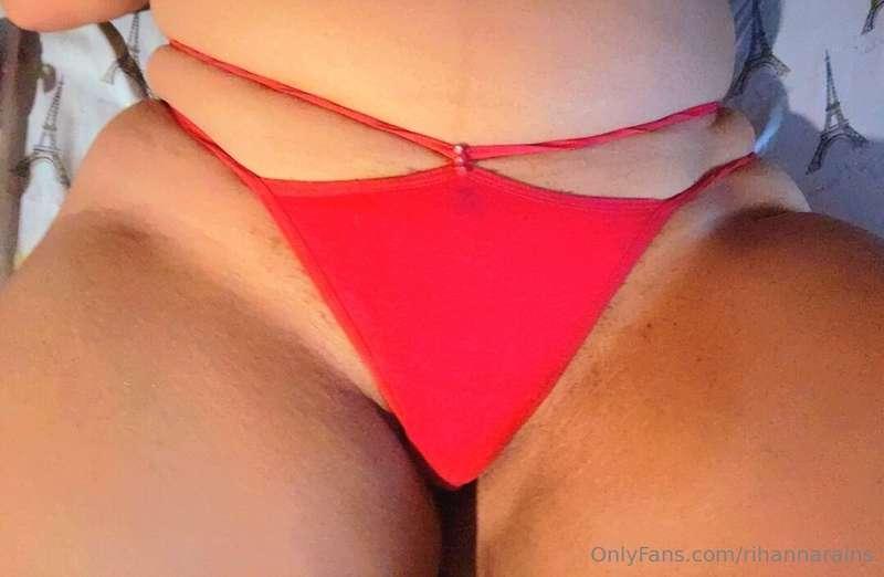 Pull my panties to the side😘