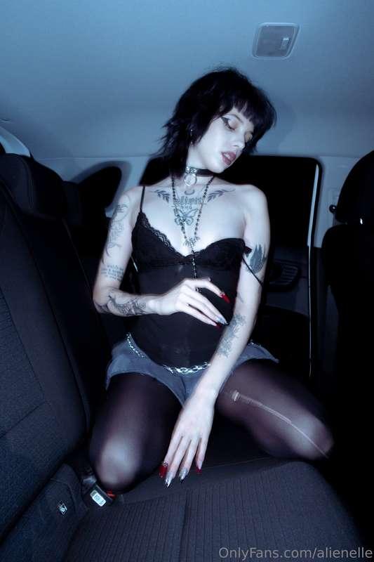 alienelle image #2