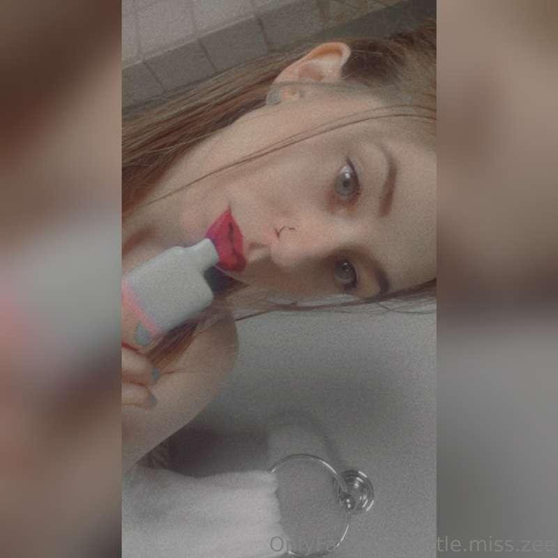 Hi guys  ♡ 

I'm looking for some new content ideas today.. ..