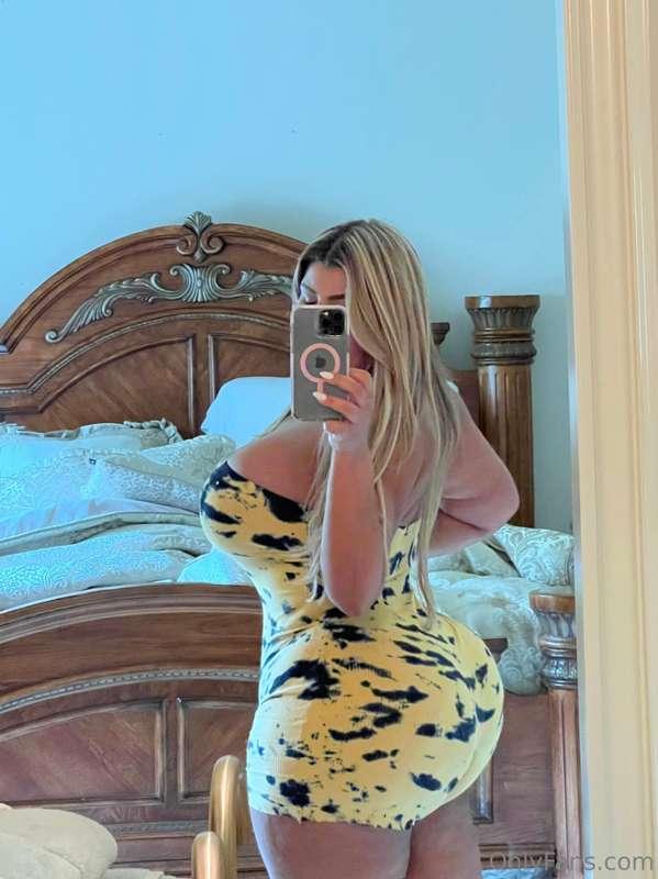 Enjoy my curves 😘