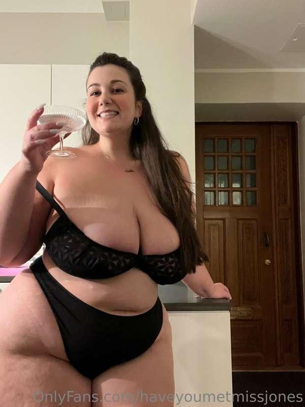 Happy New Year my darlings 😍 here’s my cheers to you from my..
