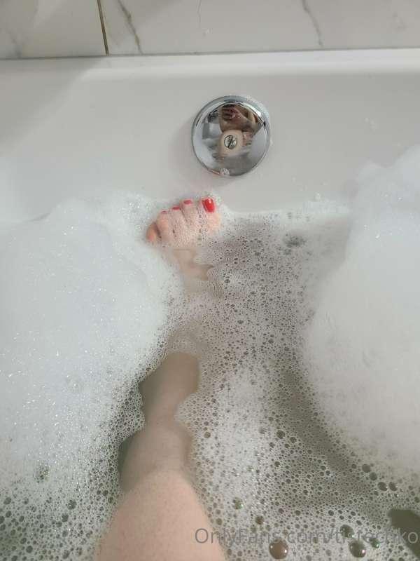 Just a few photos from bathtub 🦶❤