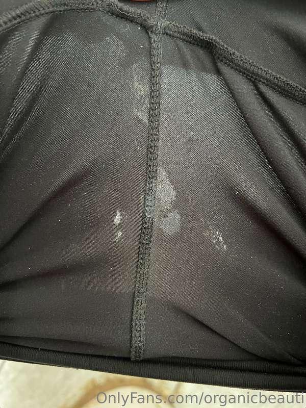 Maybe i should start wearing underwear 💀 got my coochie juic..