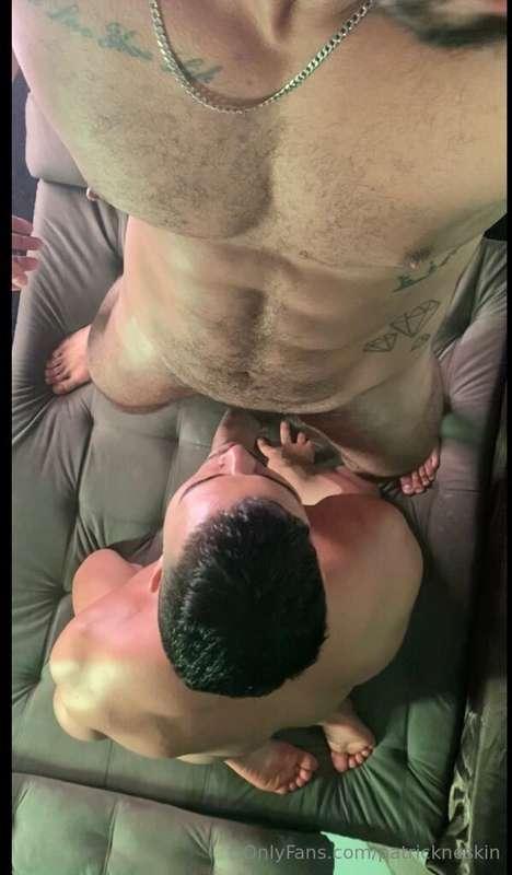 My feat with @ricomarlonz is available right now in ur priva..